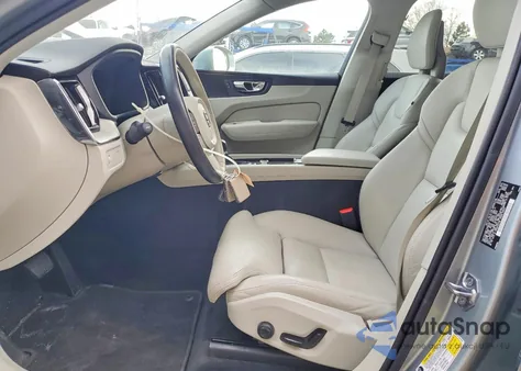 2018 Volvo Xc60 T6 Inscription z USA, uszkodzony, nr VIN YV4A22RL2J1035316